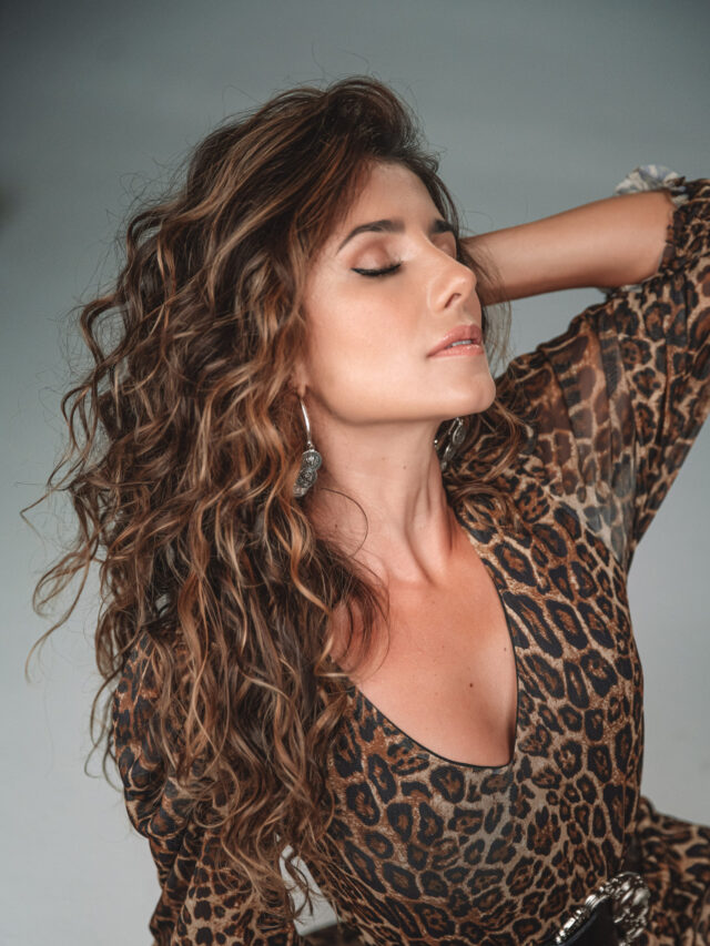 Paula Fernandes fala sobre rompimento com Leonardo no podcast de André Piunti